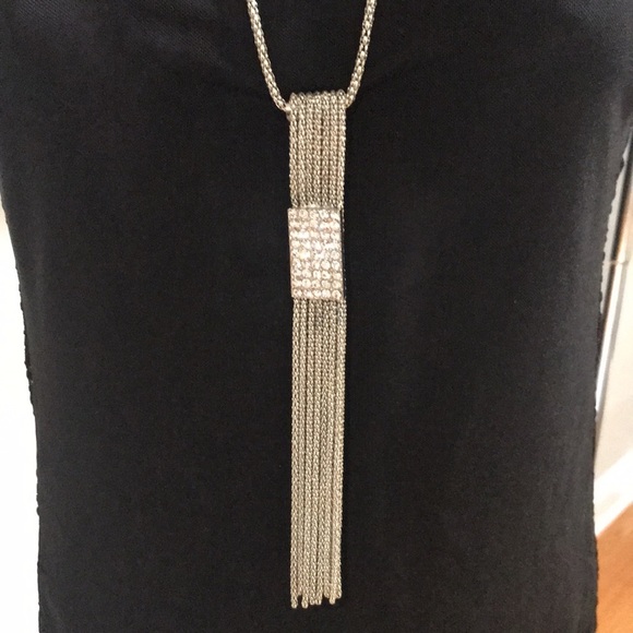 Necklace with sliding tassel - Picture 2 of 8